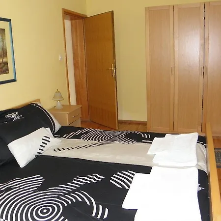 Guest house Pahuljica 3*